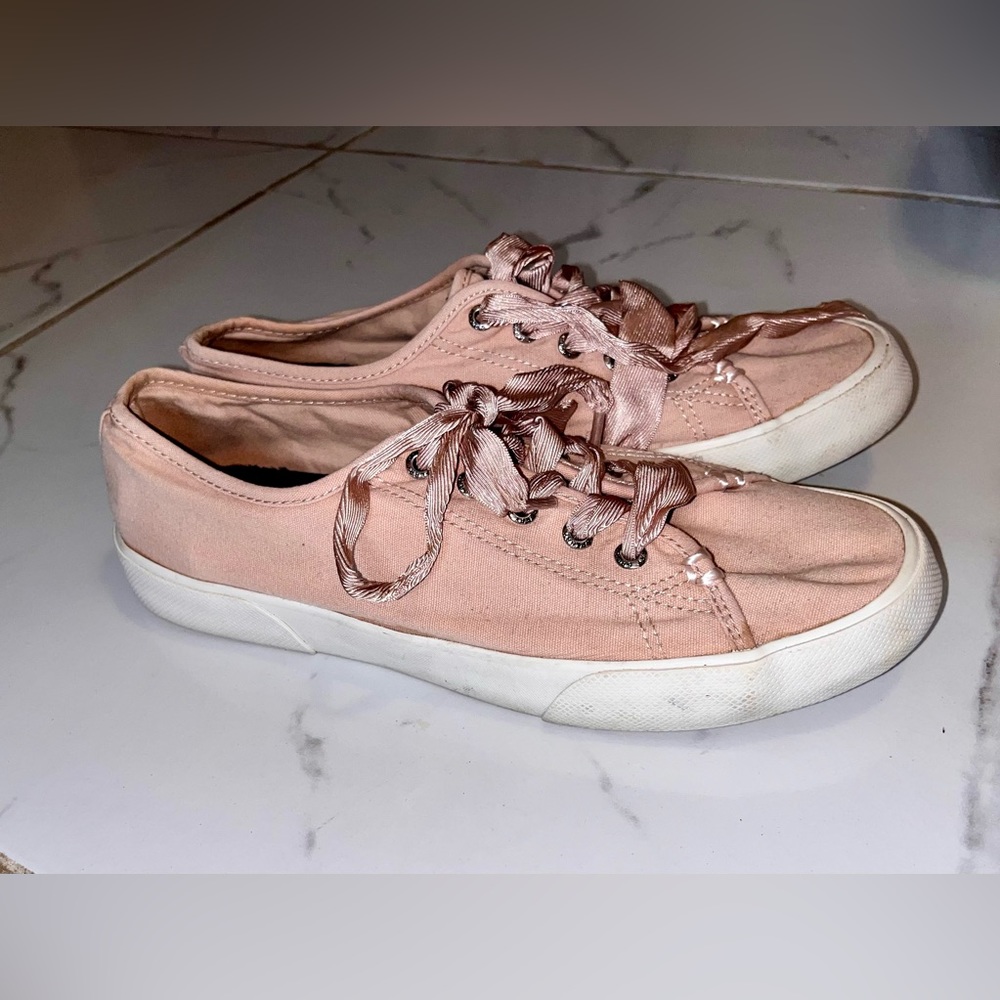 Pink ribbon Sperry fashion shoe